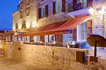 Choosing a Restaurant in Antibes