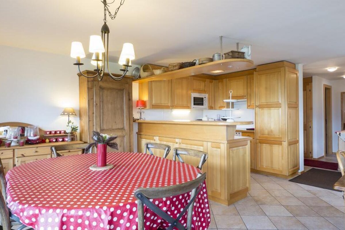 Aubepine 118 Apartment, Verbier - Centre dining room 