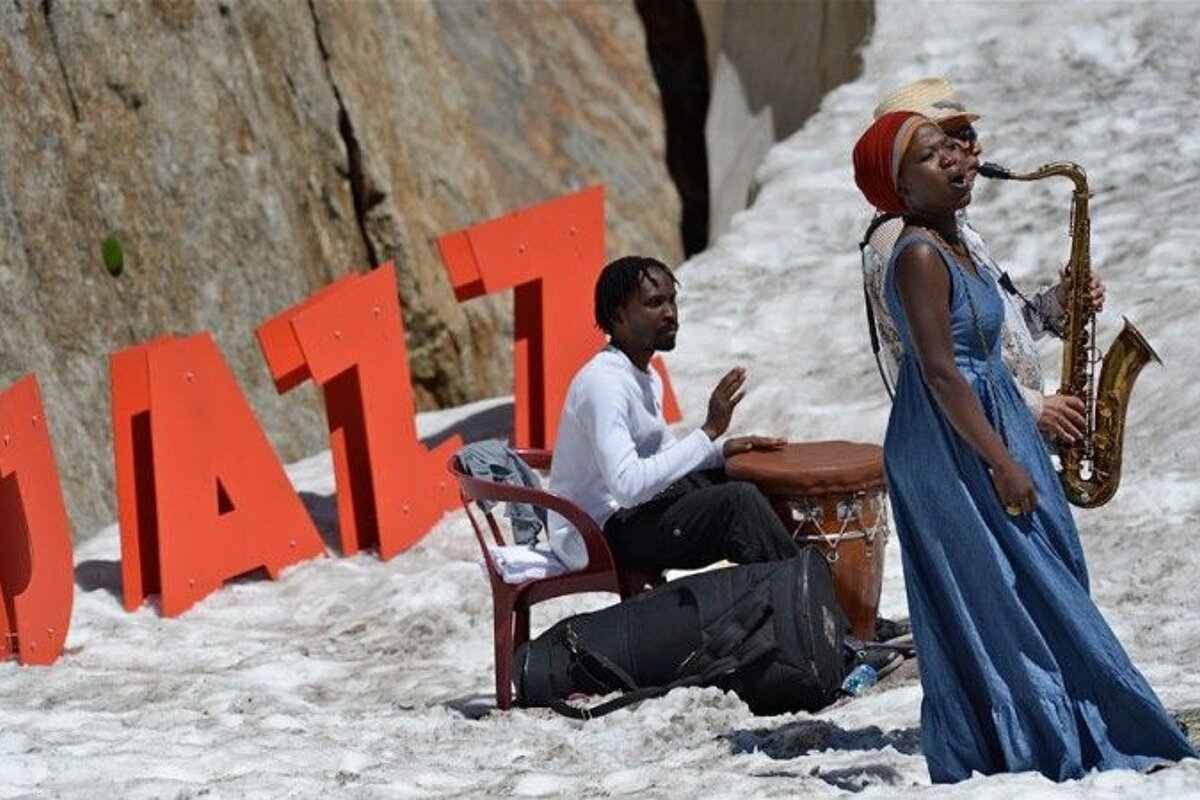 An image of a singer and band of musicians playing a concert in chamonix mont blanc