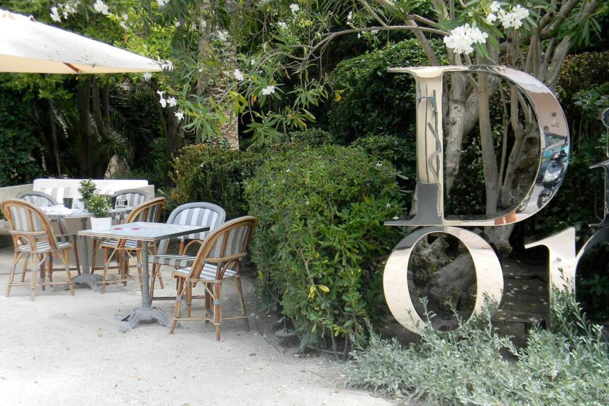 Dior Des Lices Restaurant, Saint Tropez garden