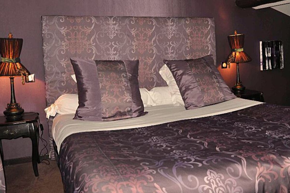 Le Saint Laurent Hotel, Saint Laurent des Arbres double bedroom