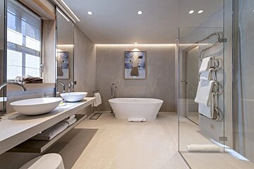 A bathroom with two sinks and a bathtub