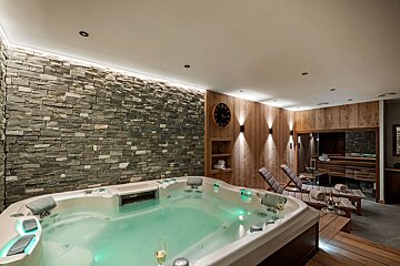 A jacuzzi in a room with a clock on the wall