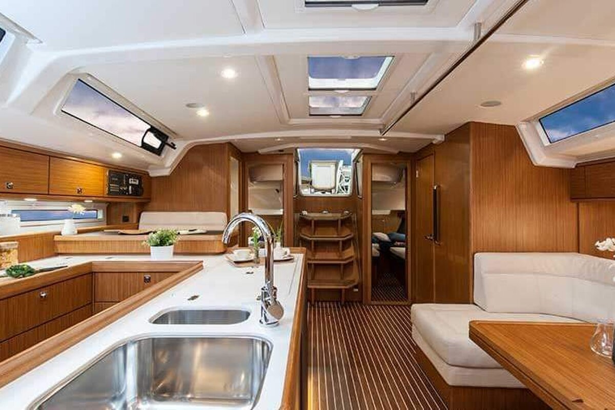 Bavaria Cruiser 56 16.75m Sailing Yacht, Palma de Mallorca saloon