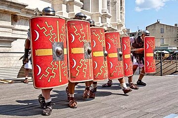 soldiers with shields in Arles