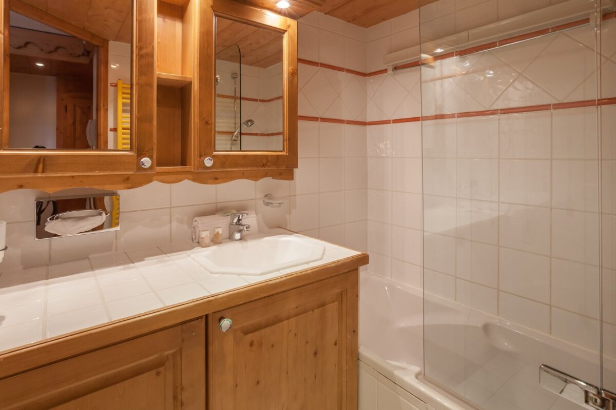 4 bed apartments - Les Alpages de Reberty Premium, Les Menuires bathroom