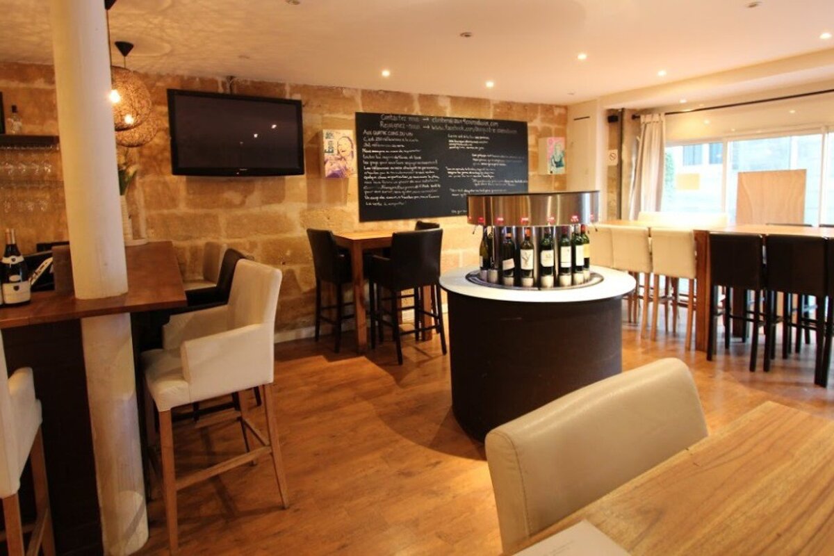 Aux Quatre Coins du Vin Bar, Bordeaux - Centre interior