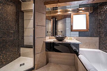 A bathroom with a sink and a bathtub