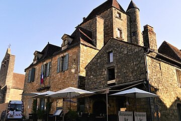 main square & church in Domme
