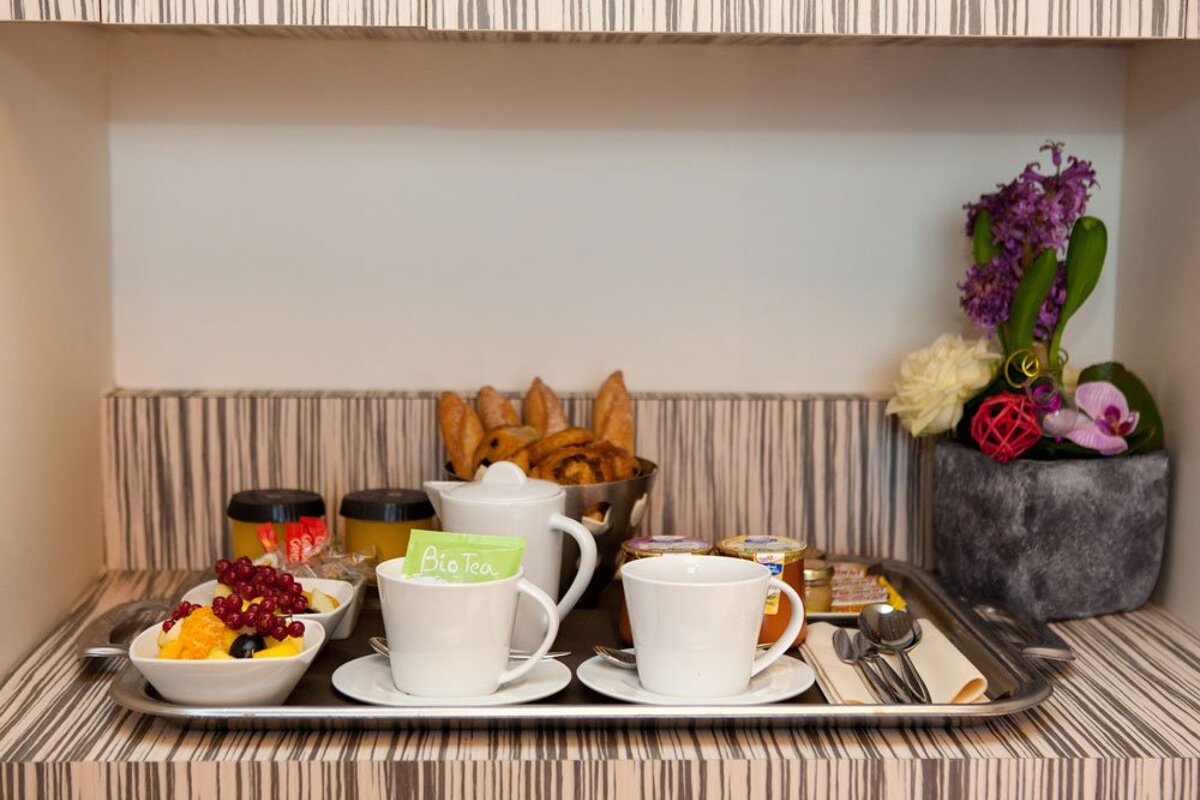 A tray with a tea bag that says pie tea on it