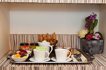 A tray with a tea bag that says pie tea on it