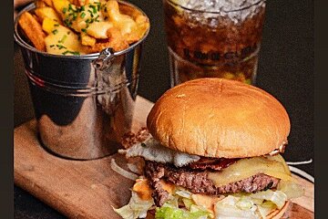 Burger at Happy Hours, Ardent