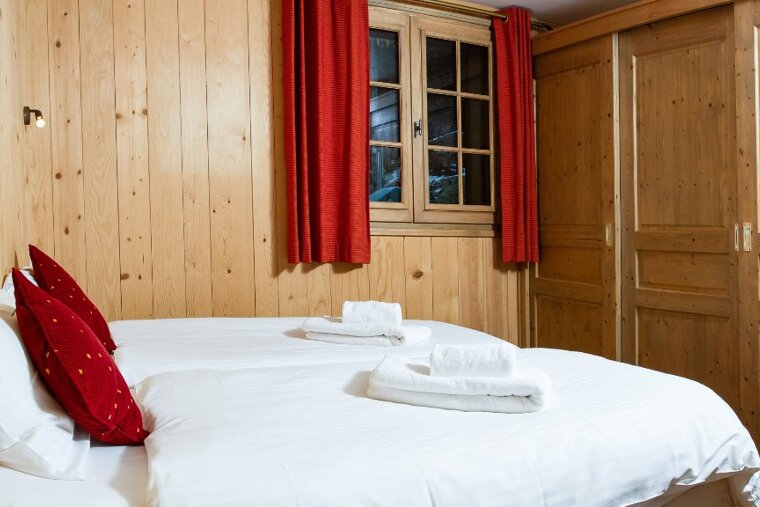 Les Lanchettes Chalet, Morzine twin bedroom