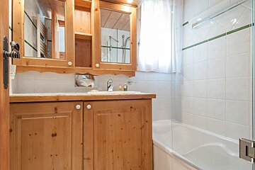 1 bed apartments - Les Fermes de Meribel Premium, Meribel Village bathroom
