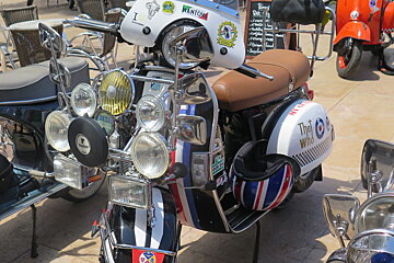 a mod vespa in st tropez