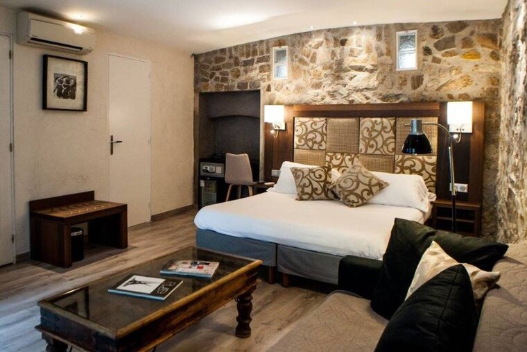 Escape to St Tropez this winter 2018/19 double bedroom