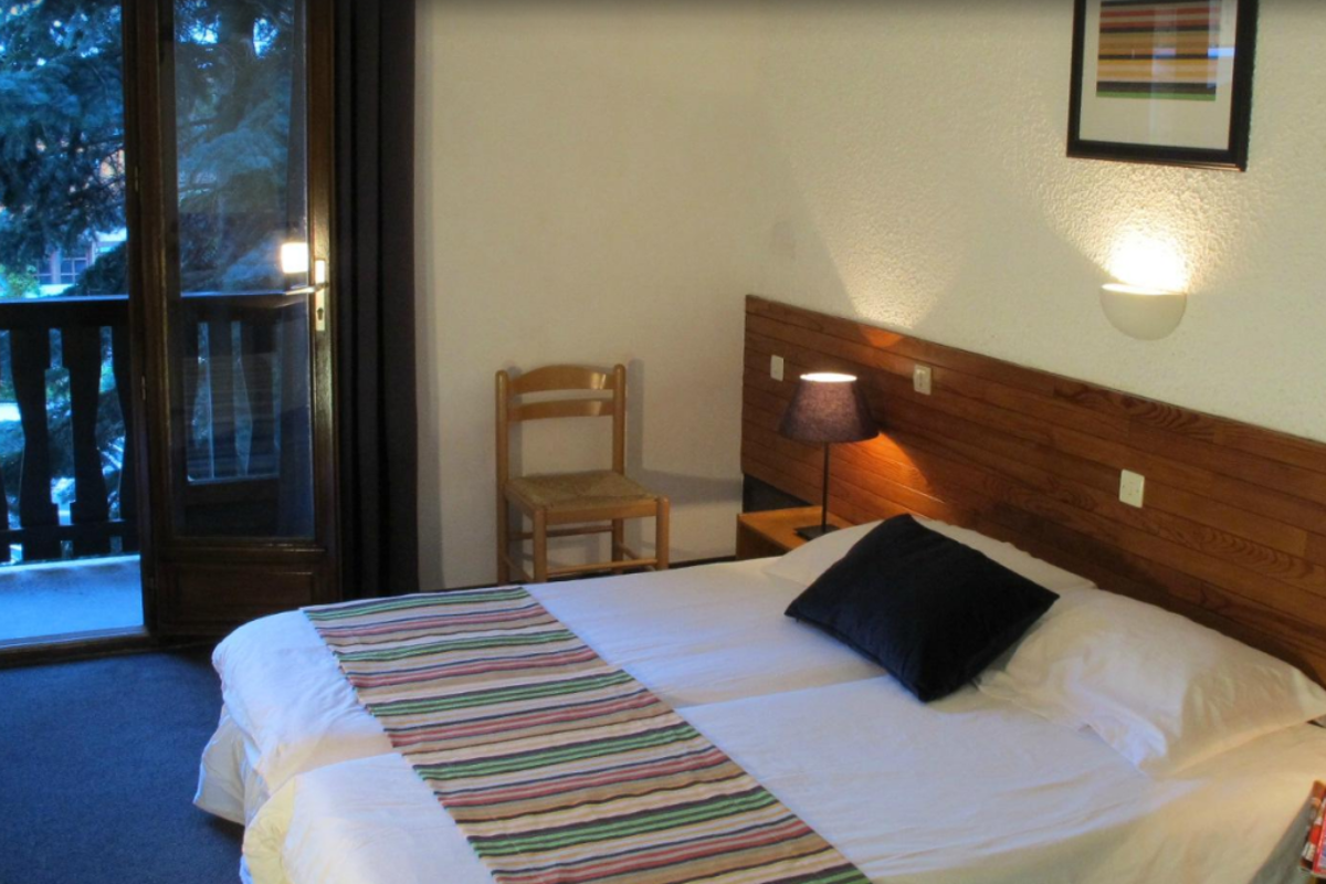 Hotel De la Valentin, Les Deux Alpes double bedroom