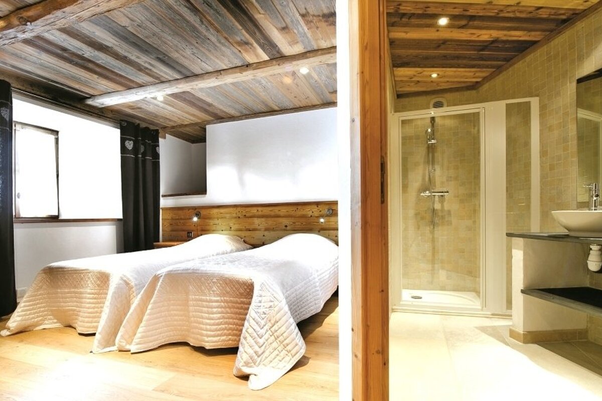 La Rocheure Chalet, Val d'Isere - Centre twin bedroom