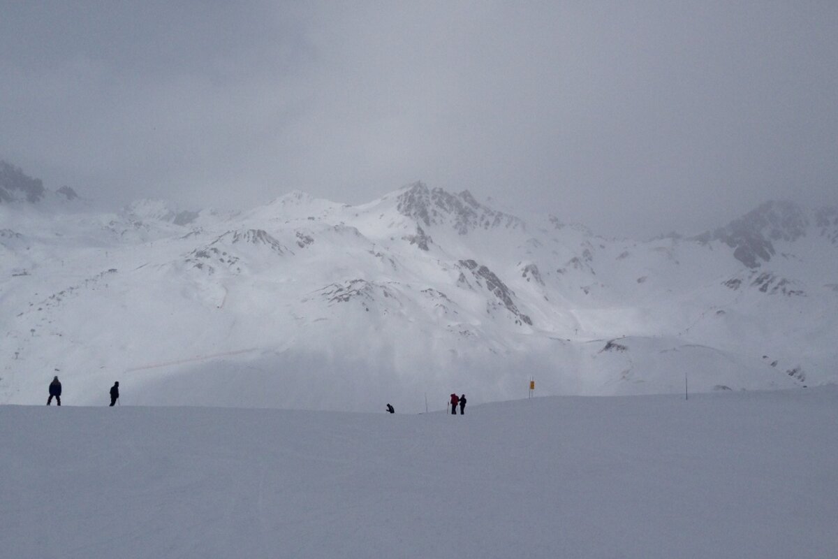 a cloudy overcast day on the pistes