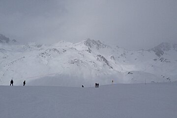 a cloudy overcast day on the pistes