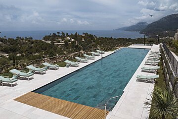 A large swimming pool with a view of the ocean