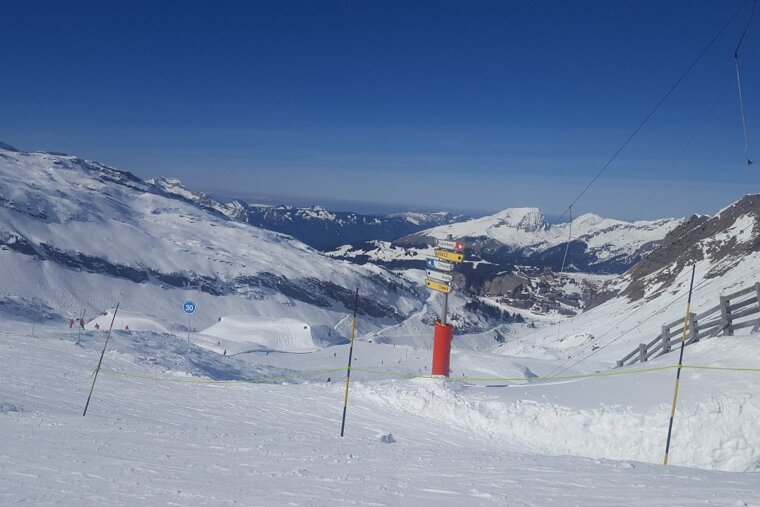 pistes signs in morzine ski area