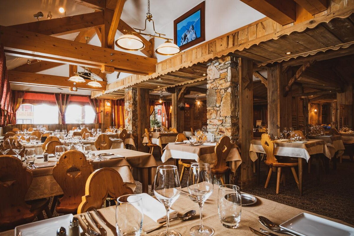 A restaurant with a picture of a mountain on the wall