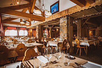 A restaurant with a picture of a mountain on the wall