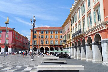 colourfully painted buildings in Nice