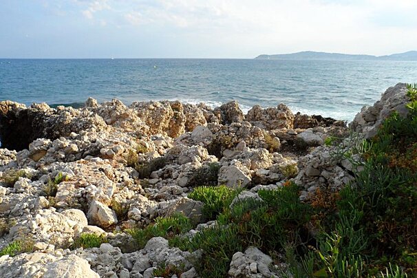 lots of volcanic rock along the coast in Nice