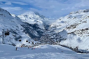 Looking down the slopes at Val d'isere January 24