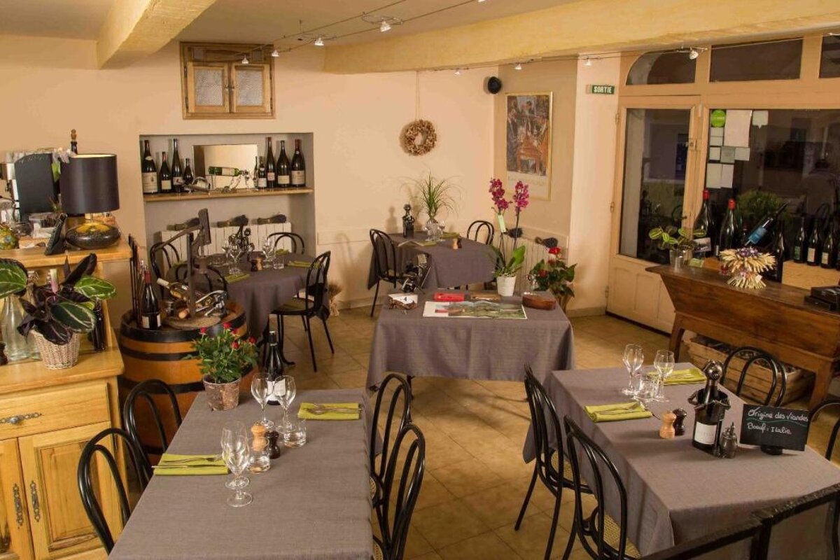 Le Provencal Restaurant, Sault interior