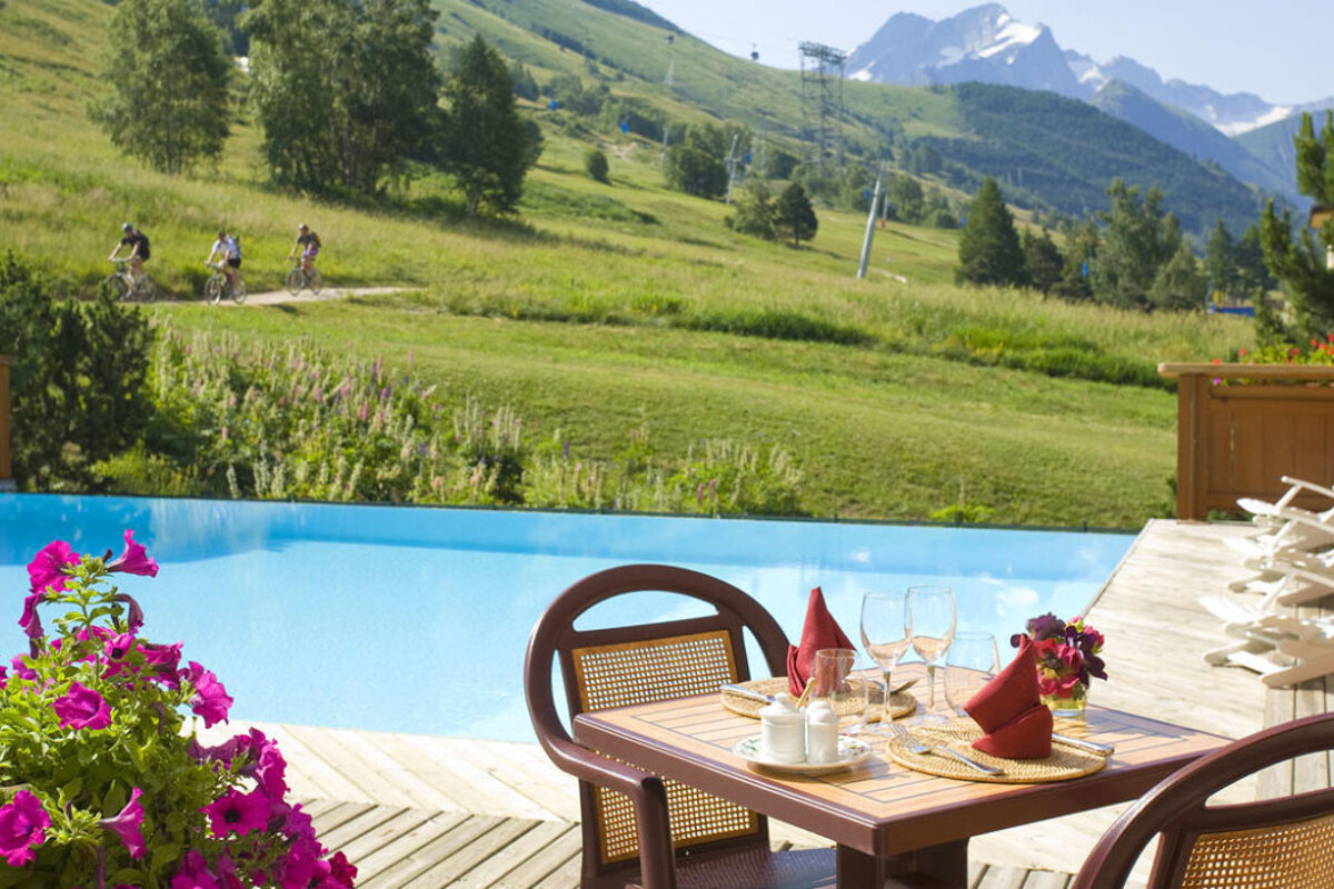 Le Souleil'Or Hotel, Les Deux Alpes outdoor swimming pool