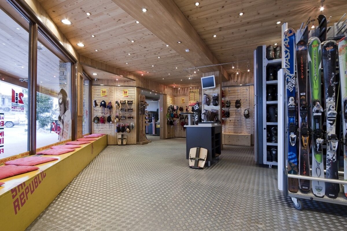 Ski Republic - Village Ski Hire Shop, Val d'Isere - Centre shop interior