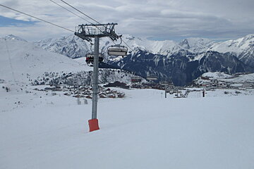 a ski lift in grey light