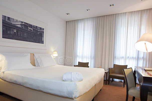 UNA Cusani Hotel, Milan - Centre double bedroom