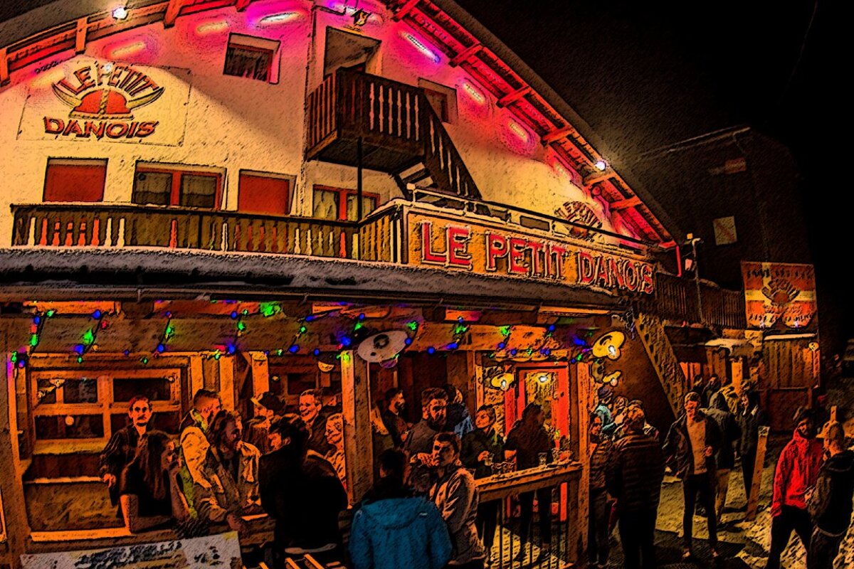 A building with a sign that says le petite wanda