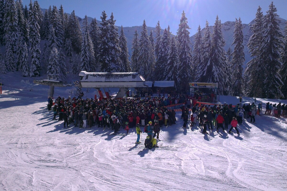 Big queue at ski lift