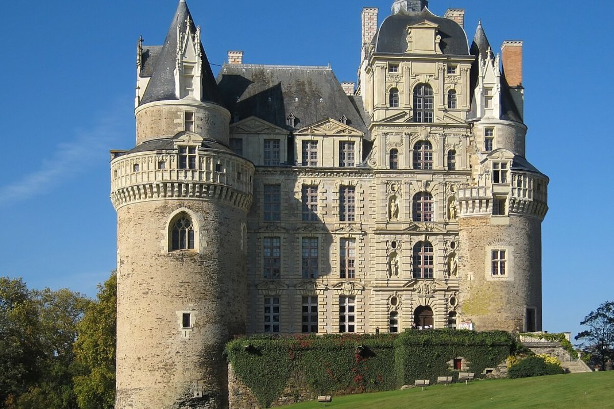 Brissac Chateau, Brissac-Quince exterior