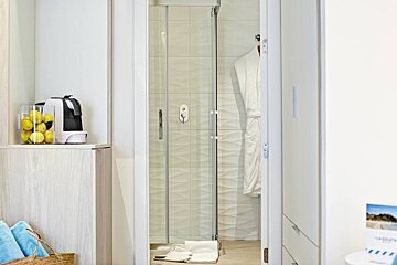 La Goleta Hotel, Puerto Pollensa (Pollenca) shower