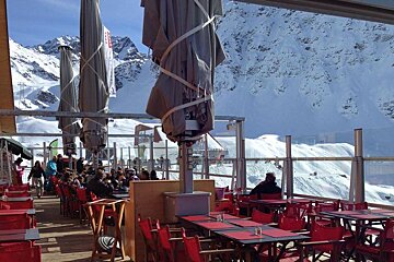 Le Dahu Restaurant, La Chaux restaurant terrasse
