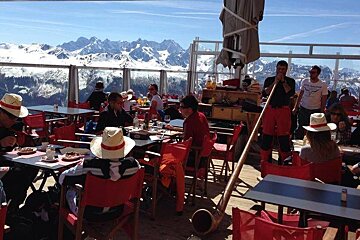 Le Dahu Restaurant, La Chaux restaurant terrasse