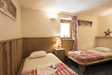 Maurilisa Chalet, Courchevel Moriond 1650 twin bedroom