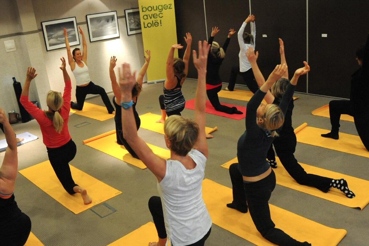 Lolë Chamonix yoga class