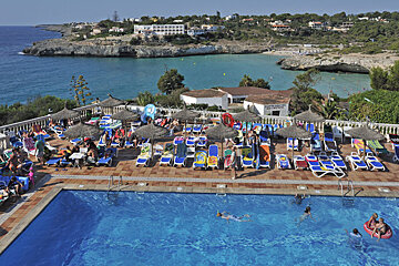 America Hotel, Calas de Mallorca pool
