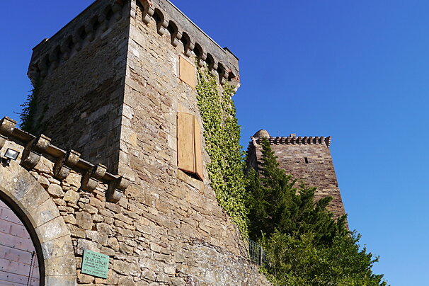 the entrance to the museum in saint cere