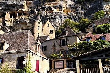 buildings in the trees in la roque gageac