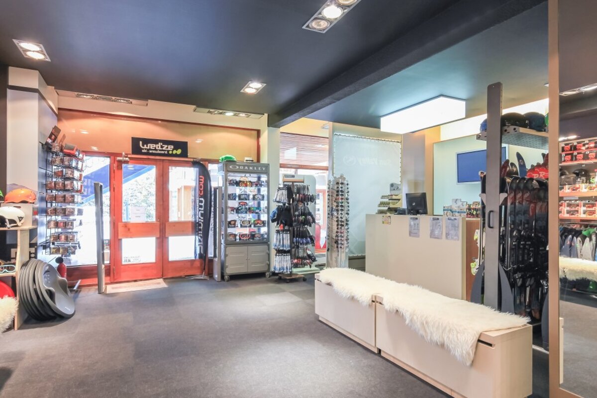 Skimium - Snow Pro Charvet 1800 Ski Hire, Les Arcs 1800 shop interior