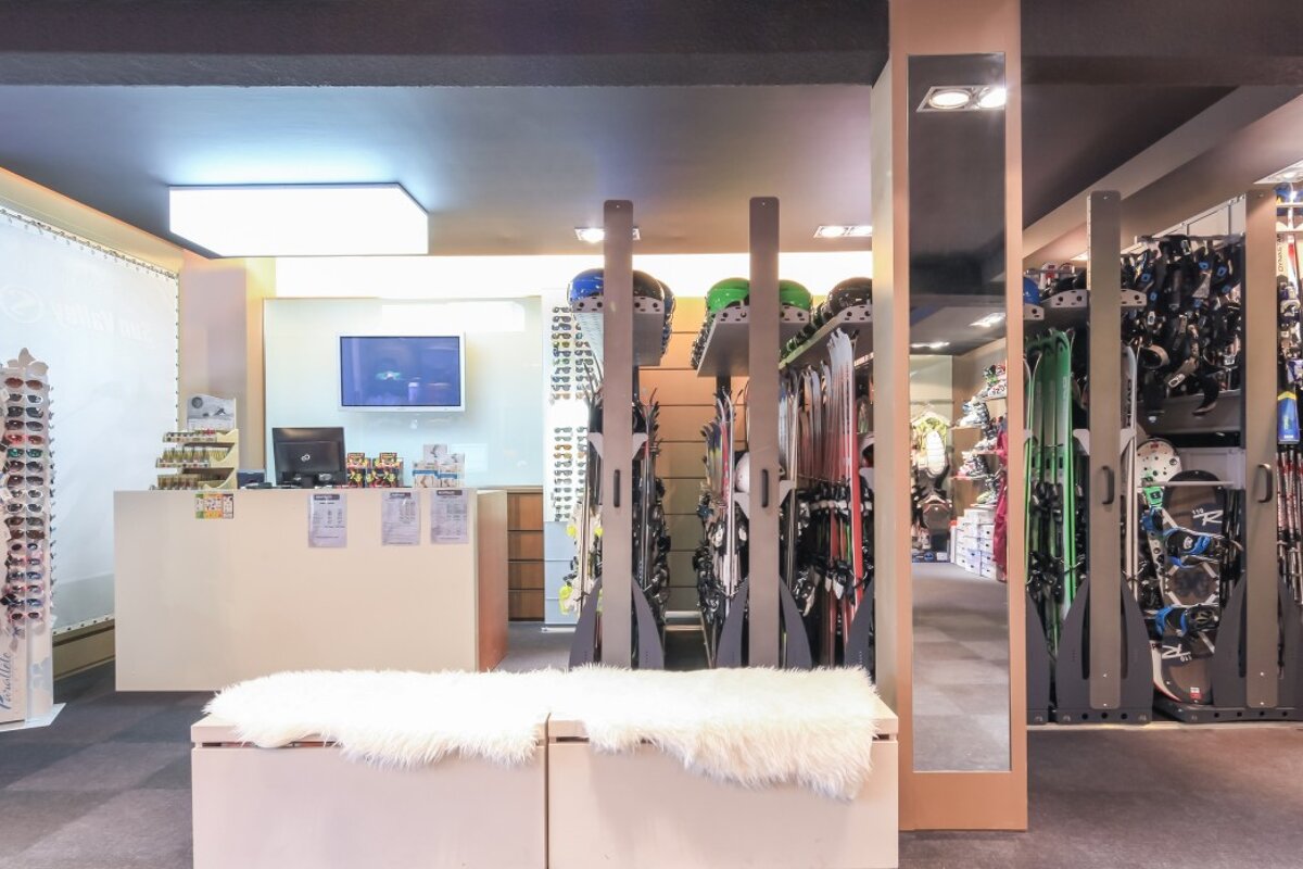 Skimium - Snow Pro Charvet 1800 Ski Hire, Les Arcs 1800 shop interior