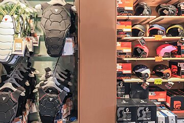 Skimium - Snow Pro Charvet 1800 Ski Hire, Les Arcs 1800 shop interior